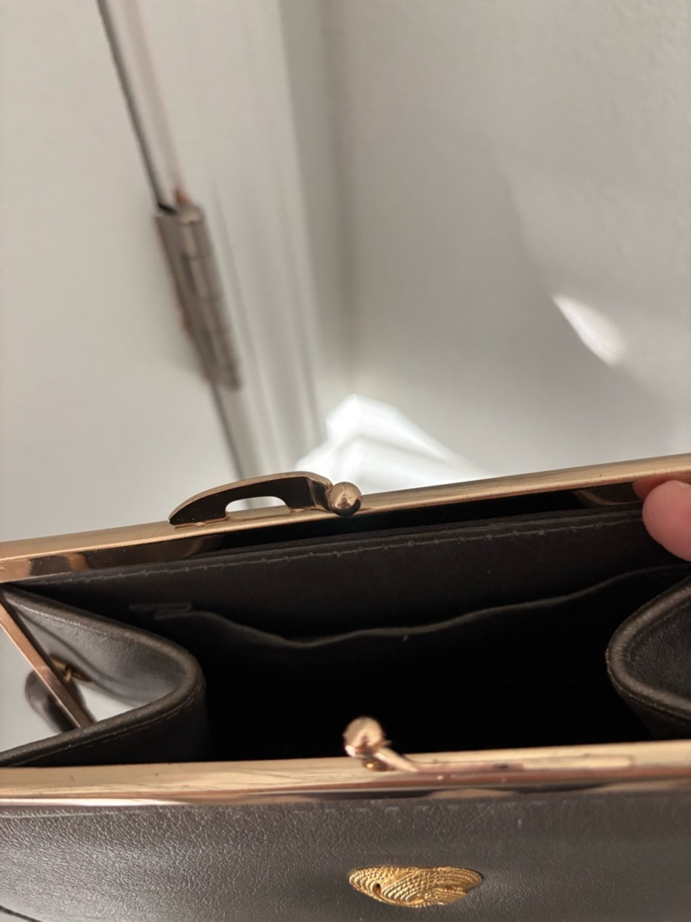 Vintage 60s Bronze Metallic Vinyl Gold Kiss Lock Crossbody Purse. 9”x7” - Picture 8 of 8